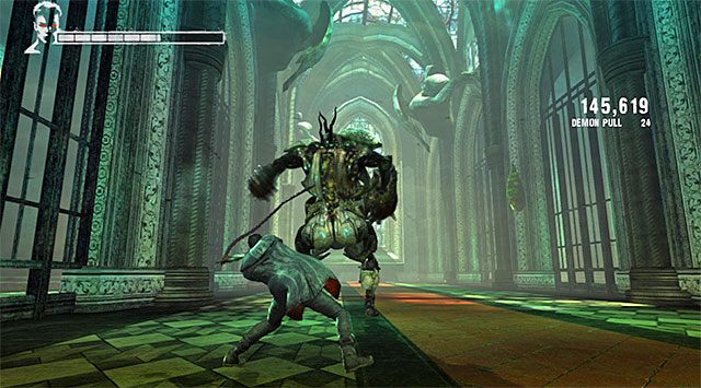 Tyranta najlepiej jest atakować po każdej nieudanej szarży z jego strony, celując w jego plecy - Wydostanie się z katedry | 4 - Under Watch (Pod obserwacją) | DMC Devil May Cry - DMC: Devil May Cry - poradnik do gry