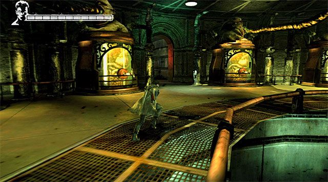 Po wygranej bitwie poniszcz interaktywne obiekty z otoczenia i następnie skieruj się do przejścia, przy którym stoi Kat (powyższy screen), kończąc tym samym misję - Główna bitwa w mieszalni | 5 - Virility | DMC Devil May Cry - DMC: Devil May Cry - poradnik do gry