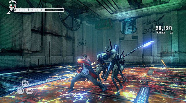 Powróć do statuy boskości i skieruj się do pobliskiego pomieszczenia magazynowego, doprowadzając tym samym do wszczęcia nowej bitwy - Przeprawa przez drugą część więzienia | 7 - Overturn (Przewrót) - DMC: Devil May Cry - poradnik do gry