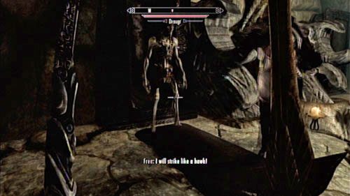 Przejdź dalej, mijając pomieszczenie z ołtarzem (możesz tam znaleźć dwa kamienie dusz) i wejdź do korytarza - Find the source of Miraaks power [Znajdź źródło mocy Miraaka] | Świątynia Miraaka - The Elder Scrolls V: Skyrim - Dragonborn - poradnik do gry