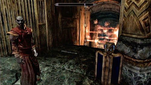 Przejdź do lokacji, którą wskaże Ci czarownik i użyj kostki na piedestale - Restore the steam supply to the Dwemer reading room [Przywróć zasilanie parowe do dwemerskiej czytelni] | Ścieżka mądrości - The Elder Scrolls V: Skyrim - Dragonborn - poradnik do gry