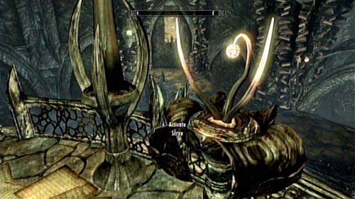 Wejdź po schodach na podwyższenie i podnieś ostatnią z ksiąg - Gnashing Blades (Zgrzytające ostrza) - Reach Miraaks Temple [Dotrzyj do Świątyni Miraaka] | Na szczycie krainy Apocrypha - The Elder Scrolls V: Skyrim - Dragonborn - poradnik do gry