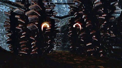 Wyjdź z budynku, w którym się znajdujesz i wespnij się na jego dach (odpowiednie ścieżki znajdziesz po obu stronach konstrukcji) - Black Book - The Hidden Twilight [Czarna Księga - Ukryty Zmierzch] | Czarne Księgi - The Elder Scrolls V: Skyrim - Dragonborn - poradnik do gry