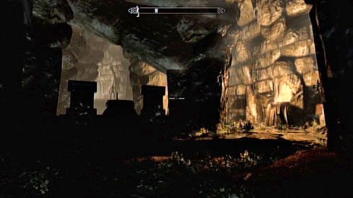 Idąc dalej, natrafisz na podejrzanie wyglądającą salę - The Final Descent [Ostateczne zejście] | Wątki poboczne - Raven Rock - The Elder Scrolls V: Skyrim - Dragonborn - poradnik do gry