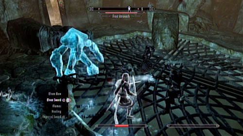 Kolejna sala pozwoli Ci na chwilę wytchnienia - znajdziesz w niej sporo przydatnych mikstur, stół alchemiczny oraz złoże stalhrimu - The Final Descent [Ostateczne zejście] | Wątki poboczne - Raven Rock - The Elder Scrolls V: Skyrim - Dragonborn - poradnik do gry