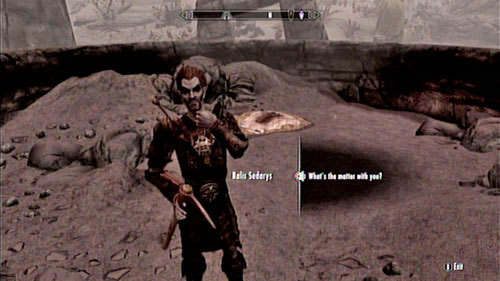 Kiedy spotkasz się z utrudzonym mężczyzną, zaoferuje Ci on współpracę - jeśli opłacisz kosztowne wykopaliska, część ze znalezionych w środku artefaktów przypadnie Ci w udziale - Wątki poboczne - Kolbjorn Barrow - Unearthed [Wykop] | Wątki poboczne - Inne - The Elder Scrolls V: Skyrim - Dragonborn - poradnik do gry