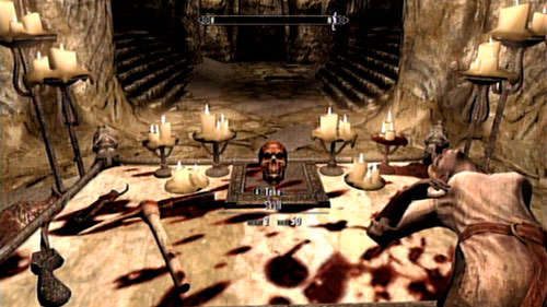 Aby przejść do dalszej części podziemia, musisz otworzyć drzwi, które znajdują się na końcu sali - Wątki poboczne - Kolbjorn Barrow - Unearthed [Wykop] | Wątki poboczne - Inne - The Elder Scrolls V: Skyrim - Dragonborn - poradnik do gry