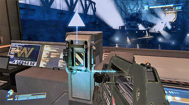 Jeżeli ogniwa wyłączałeś w sugerowanej przeze mnie kolejności, to rozpocznij od skorzystania z nowo odblokowanych drzwi - Wróć do sterowni modułu, żeby go wyłączyć | Misja 7 - Jeden pocisk - Aliens: Colonial Marines - poradnik do gry