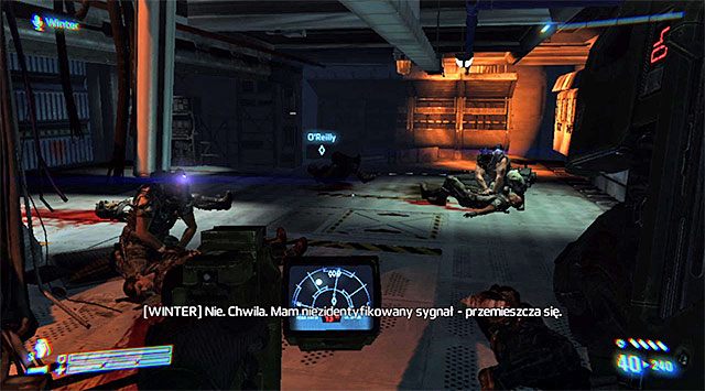 Docelowo musisz dotrzeć do pomieszczenia z kilkoma rannymi marines i wysłuchać nowych rozmów - Pomóż ONealowi w ewakuacji | Misja 1 - SOS | Aliens Colonial Marines - Aliens: Colonial Marines - poradnik do gry