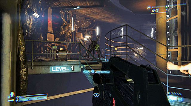 Zacznij od zaatakowania ksenomorfów, które pojawią się po prawej stronie - Dostań się do ładowni i pomóż ewakuować rannych | Misja 1 - SOS - Aliens: Colonial Marines - poradnik do gry