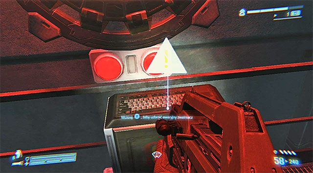 Skręć w lewo i wejdź w interakcję z pokazanym na powyższym screenie terminalem odpowiedzialnym za uzbrojenie pierwszego awaryjnego zwalniacza - Uzbrój awaryjne zwalniacze | Misja 3 - Upadek Sulaco | Aliens Colonial Marines - Aliens: Colonial Marines - poradnik do gry