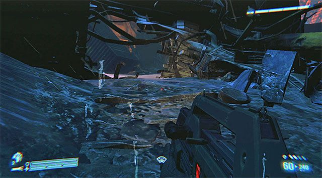 Wskocz do dziury znajdującej się w kontenerze i przygotuj się do ponownego unikania przerośniętego ksenomorfa - Odnajdź ONeala | Misja 5 - Kruk | Aliens Colonial Marines - Aliens: Colonial Marines - poradnik do gry