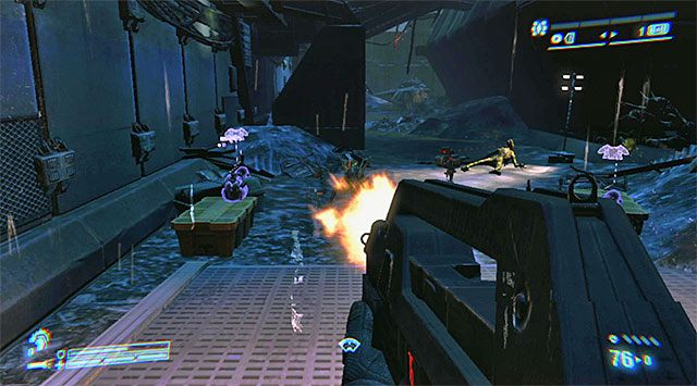 Przygotuj się do przystąpienia do eliminacji atakujących ksenomorfów, starając się zapobiegać sytuacjom ich zbytniego zbliżania się do miejsca, w którym podejmowane są próby otwarcia drzwi - Dostań się do bazy wypadowej i pomóż odeprzeć atak | Misja 9 - Nadzieje w Hadleys Hope - Aliens: Colonial Marines - poradnik do gry