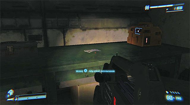 Skieruj się do wnętrza budynku i przystąp do jego eksploracji, odnajdując po drodze pokazany na powyższym screenie nieśmiertelnik (St - Dotrzyj do lądowiska, żeby Reid mogła wystartować | Misja 9 - Nadzieje w Hadleys Hope - Aliens: Colonial Marines - poradnik do gry