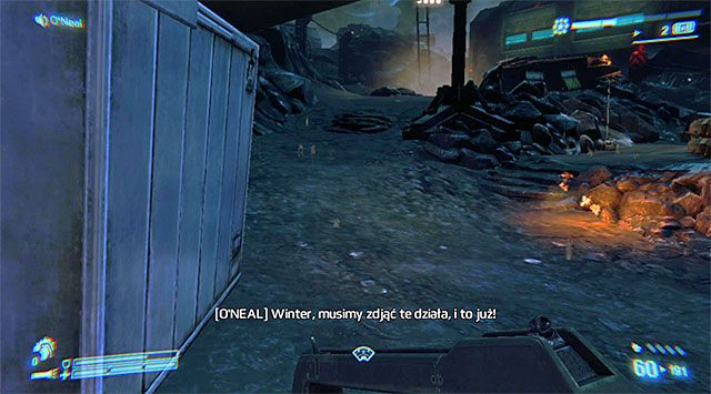 Niezależnie od tego czy podjąłeś decyzję o wyeliminowaniu czy zignorowaniu sił wroga docelowo musisz wybrać się w stronę pokazanego na powyższym screenie lewego wzgórza - Zniszcz działa przeciwlotnicze (1 z 3) | Misja 10 - Wrak odzyskany - Aliens: Colonial Marines - poradnik do gry