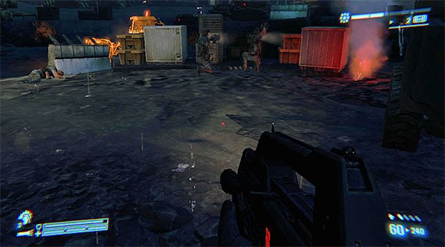 Osobiście radzę wybrać górną ścieżkę, bo łatwiej będzie ci wtedy ostrzeliwać wrogów okupujących okolice działa przeciwlotniczego - Zniszcz działa przeciwlotnicze (2 z 3) | Misja 10 - Wrak odzyskany - Aliens: Colonial Marines - poradnik do gry