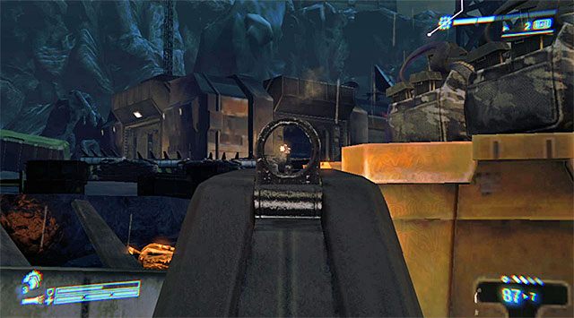 Uważaj na wrogów pilnujących pokazanego na powyższym screenie lewego budynku - Zniszcz działa przeciwlotnicze (2 z 3) | Misja 10 - Wrak odzyskany - Aliens: Colonial Marines - poradnik do gry