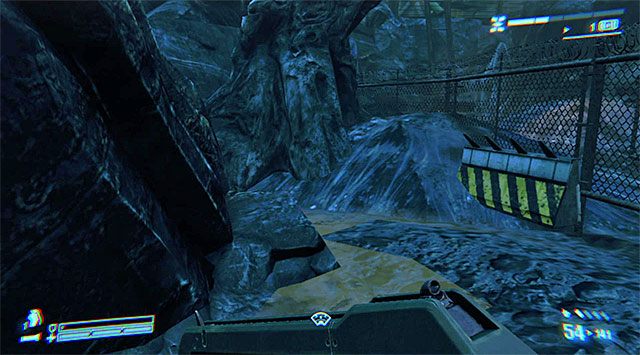 Wkrocz do obszaru z transporterem (o ile już wcześniej tego nie zrobiłeś) i wyrusz w prawo, chowając się po drodze za kolejnymi zasłonami i polegając na opcji sprintu - Użyj dźwigu, żeby spuścić ładunek na transporter | Misja 7 - Jeden pocisk - Aliens: Colonial Marines - poradnik do gry