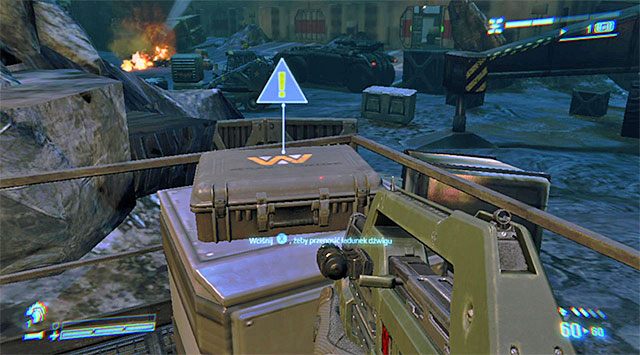 Aktualny cel podróży to pokazana na powyższym screenie konsola sterowania dźwigiem, z którą musisz wejść w interakcję - Użyj dźwigu, żeby spuścić ładunek na transporter | Misja 7 - Jeden pocisk - Aliens: Colonial Marines - poradnik do gry