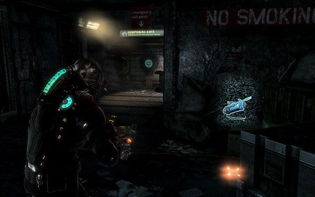 Za skrzynią, tuż przy schodach, w dość ciemnej części korytarza - Rozdział 14 (2) | Sekrety | Dead Space 3 - Dead Space 3 - poradnik do gry