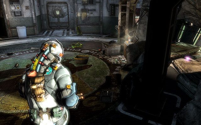 Wewnątrz pomieszczenia tuż po rozpoczęciu rozdziału, w namiocie - musisz użyć kinezy aby przyciągnąć do siebie ulepszenie - Rozdział 4 (1) | Sekrety | Dead Space 3 - Dead Space 3 - poradnik do gry