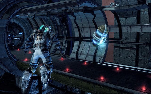 Gdy podfruniesz do swoich towarzyszy dowiesz się, że wejście, do którego zmieści się kapsuła, jest zamknięte - Find the way into the ship | 3 - The Lost Flotilla | Dead Space 3 - Dead Space 3 - poradnik do gry