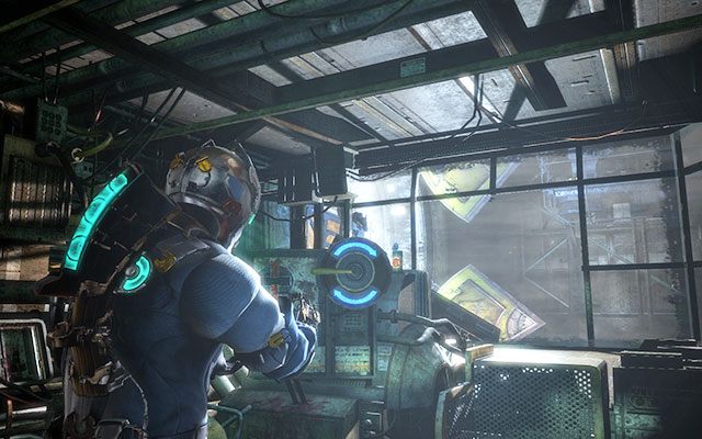 Wewnątrz znajdziesz dźwignię, za pomocą której będziesz w stanie otworzyć wlot do ładowni dla kapsuły czekającej na zewnątrz - Open the cargo door for the crew module | 3 - The Lost Flotilla | Dead Space 3 - Dead Space 3 - poradnik do gry