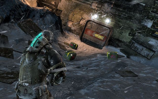 Po krótkiej wędrówce niemalże na ślepo wydostaniesz się z zamieci (Twój bieg nieco przyspieszy), powinieneś zauważyć wrak ogromnego statku - Prolog - Beginnings | 1 - Prolog / Rude Awakening | Dead Space 3 - Dead Space 3 - poradnik do gry