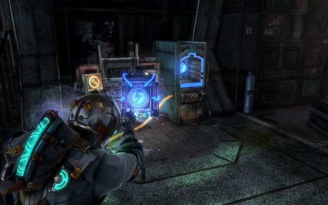 Wyjdź po drabinie na kładkę, gdzie znajdziesz dwie skrzynie - Reach the command saucer | 3 - The Lost Flotilla | Dead Space 3 - Dead Space 3 - poradnik do gry