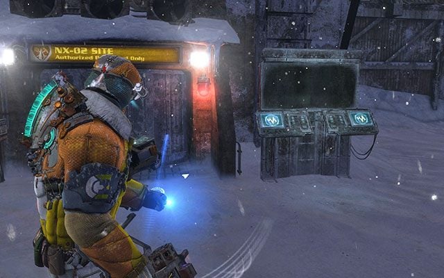 Po zakończeniu eksterminacji wrogich istot oczyść lokację ze wszystkich skrzyń, po czym skieruj się do drzwi po lewej - Collect the Probe components | 10, 11 - Now We Know / Signal Hunting - Dead Space 3 - poradnik do gry