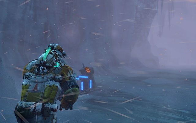 Niestety dźwig zostanie zaatakowany przez znanego Ci już stwora, Ty stracisz przy tym kolejnego członka załogi, a sam po chwili spadniesz na niższą kondygnację - Reunite with Ellie | 12, 13 - Autopsy / Reach for the Sky | Dead Space 3 - Dead Space 3 - poradnik do gry