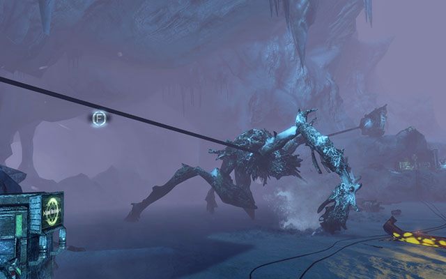 Kiedy stwór zostanie schwytany, czym prędzej podbiegnij do niewielkiej konsolki po prawej, by rozpocząć rozdzieranie potwora - Reunite with Ellie | 12, 13 - Autopsy / Reach for the Sky | Dead Space 3 - Dead Space 3 - poradnik do gry