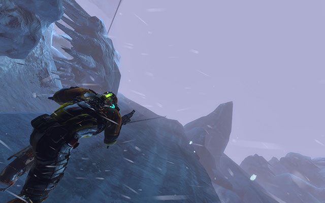 Gdy żywot robala dobiegnie końca pozbieraj przydatne zaopatrzenie, które po sobie pozostawił, po czym udaj się do mechanizmu wspinaczkowego - Reunite with Ellie | 12, 13 - Autopsy / Reach for the Sky | Dead Space 3 - Dead Space 3 - poradnik do gry