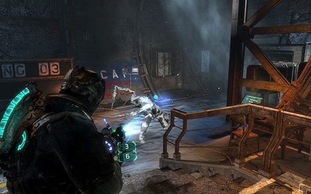 Przeczesz wszystkie szafki, które znajdziesz, po czym udaj się po schodkach w stronę kolejnych drzwi - Supply Depot - Find the stashed supplies | Zadania poboczne - inne - Dead Space 3 - poradnik do gry