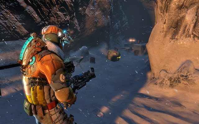 Po wyjściu z jaskini udaj się na prawo - element broni znajduje się tuż przy skrzyni i niewielkim obozowisku - Rozdział 13 | Sekrety | Dead Space 3 - Dead Space 3 - poradnik do gry