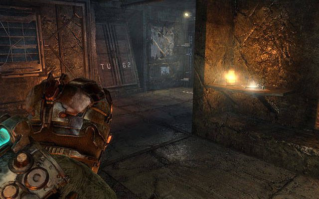 W następnym pomieszczeniu po użyciu windy towarowej, na półce po prawej stronie - po lewej znajdziesz warsztat - Rozdział 9 | Sekrety | Dead Space 3 - Dead Space 3 - poradnik do gry