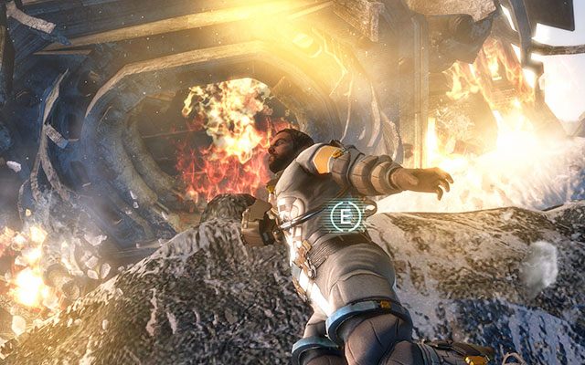 Lokalizator nie działa, lecz masz tylko jedna możliwą drogę - kieruj się głównie w stronę widocznych w oddali skrzyń oraz płomieni, pamiętając aby zawsze się ogrzewać do możliwie maksymalnej temperatury - 8 - Off the Grid - Search for survivors | 8, 9 - Off the Grid / Onward - Dead Space 3 - poradnik do gry