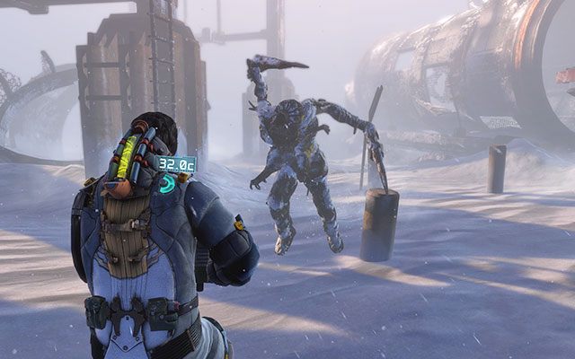 Udaj się prosto - miej się na baczności, gdyż kilkukrotnie zostaniesz zaatakowany przez Nekromorfów skrzętnie skrywających się pod pokrywą śniegu - 8 - Off the Grid - Search for survivors | 8, 9 - Off the Grid / Onward - Dead Space 3 - poradnik do gry