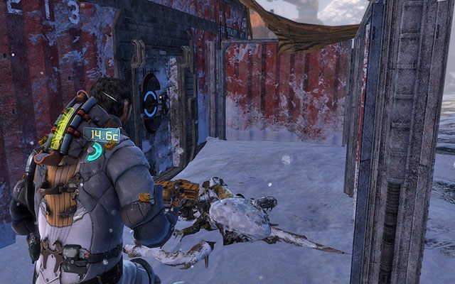 Przejdź obok sporej bramy po prawej - potrzebujesz karty, aby tam wejść - 8 - Off the Grid - Search for survivors | 8, 9 - Off the Grid / Onward - Dead Space 3 - poradnik do gry