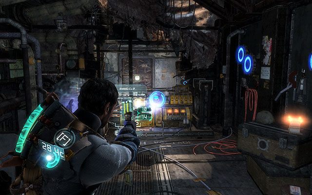 Po wysłuchaniu pierwszego napotkanego ocalałego udaj się w lewo, kierując się jedyną dostępną drogą - Locate a suit kiosk | 8, 9 - Off the Grid / Onward | Dead Space 3 - Dead Space 3 - poradnik do gry