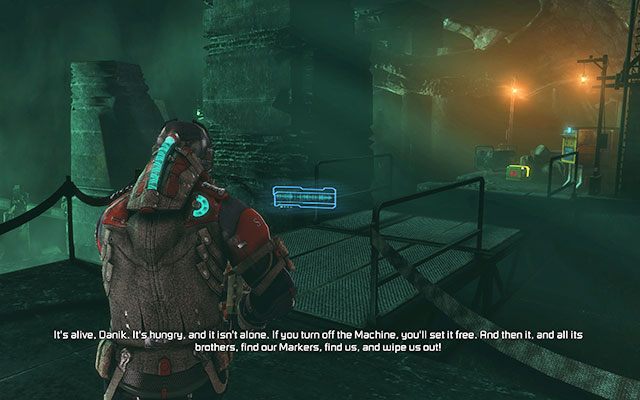 Znajdziesz się w olbrzymim pomieszczeniu z zielonym światłem widocznym w oddali - Retrieve the Codex from Danik | 16, 17 - What Lies Below / A Strange City - Dead Space 3 - poradnik do gry