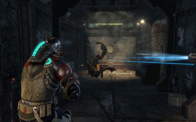 Przejdzie przez kilka kolejnych, pustych, korytarzy, aż ponownie zostaniecie zaatakowani - Archeology - Investigate the warehouses secrets | Zadania kooperacyjne - Dead Space 3 - poradnik do gry