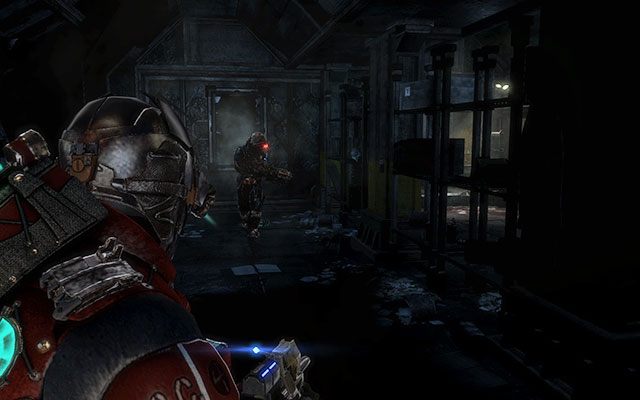 Po splądrowaniu miejsca udajcie się do kolejnych drzwi, które wyprowadzą was do korytarza z kilkoma monitorami - Archeology - Investigate the warehouses secrets | Zadania kooperacyjne - Dead Space 3 - poradnik do gry