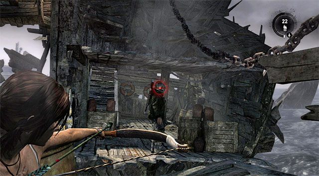 Szybko schowaj się za beczkami zlokalizowanymi po lewej stronie, albowiem w okolicy przebywa dwóch przeciwników - Pozyskaj wielokrążek | 21 - Życie pirata | Solucja Tomb Raider - Tomb Raider - poradnik do gry