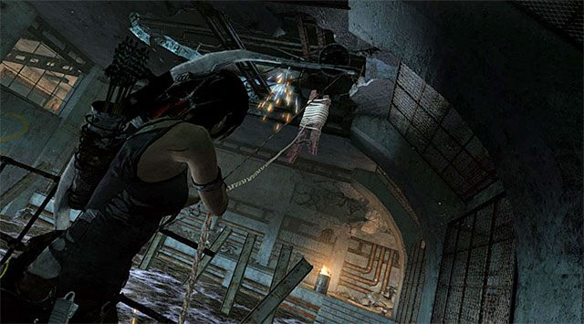 Ustaw się przy wyładowaniach, popatrz do góry i wystrzel strzałę z liną w stronę interaktywnego punktu - Zalany skarbiec | Opcjonalne grobowce - Shipwreck Beach | Solucja Tomb Raider - Tomb Raider - poradnik do gry