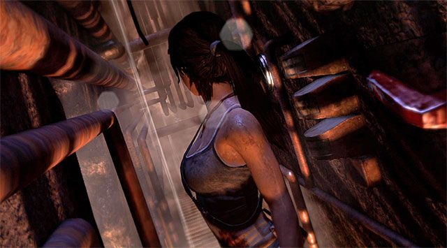 Nie zapomnij rozejrzeć się po pomieszczeniu kontrolnym za nowymi znajdźkami i dopiero po ich zebraniu podejdź do dziury w północnej ścianie - Dotrzyj na szczyt masztu radiowego, by wysłać sygnał SOS | 8 - Wołanie o pomoc - Tomb Raider - poradnik do gry