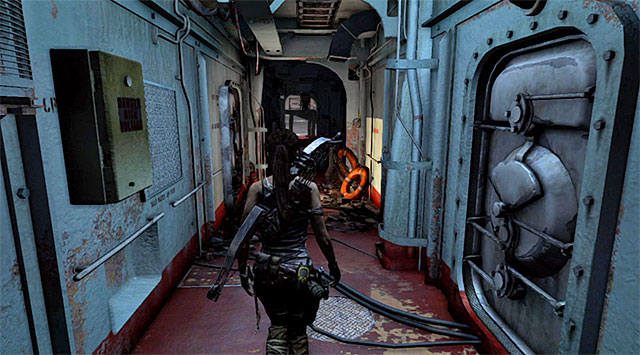 Ruszaj prosto, docierając po drodze do kajuty Lary, w której gra wyświetli krótką scenkę przerywnikową (nagroda: 150 punktów doświadczenia) - Znajdź Alexa | 22 - Zaginiony | Solucja Tomb Raider - Tomb Raider - poradnik do gry