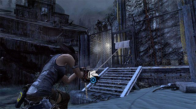 Udaj się na północ od obozowiska rozbitków, zatrzymując się przy pokazanym na screenie zamkniętym przejściu - Rozpocznij wspinaczkę z zamiarem dotarcia do ośrodka badawczego | 23 - Łowca burz - Tomb Raider - poradnik do gry