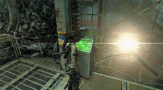 Pozostań na drugim poziomie i wejdź w interakcję z nowym terminalem z zamiarem sprowadzenia w to miejsce windy - Odkryj pradawny grobowiec | 23 - Łowca burz | Solucja Tomb Raider - Tomb Raider - poradnik do gry