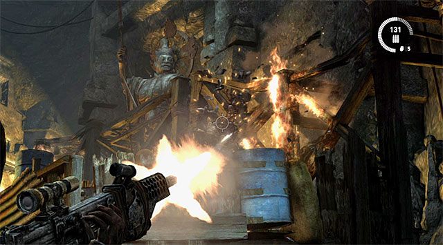 Już po rozpoczęciu właściwych walk polecam korzystać z karabinu szturmowego, bo przeciwnicy będą nadciągali w hurtowych ilościach - Opuść teren ośrodka badawczego | 23 - Łowca burz | Solucja Tomb Raider - Tomb Raider - poradnik do gry